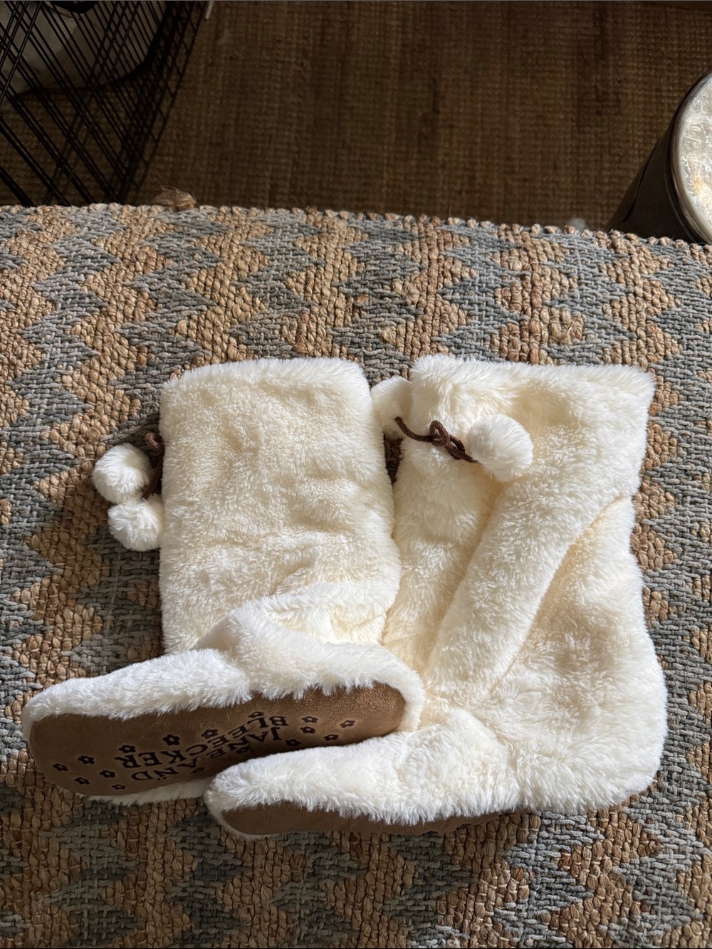 Jane and Bleecker Cream Faux Fur Boot Slippers with Brown Soles 10-11